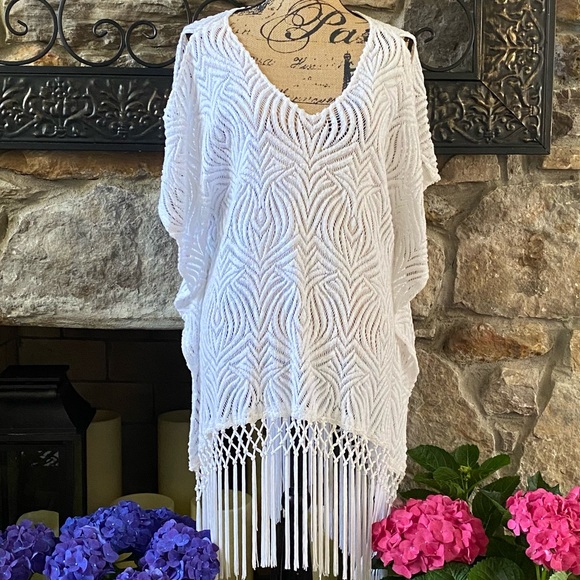 Chico’s Fringed Poncho With Cut Out Lace orSwimsuit Topper Size S/M - Picture 1 of 8